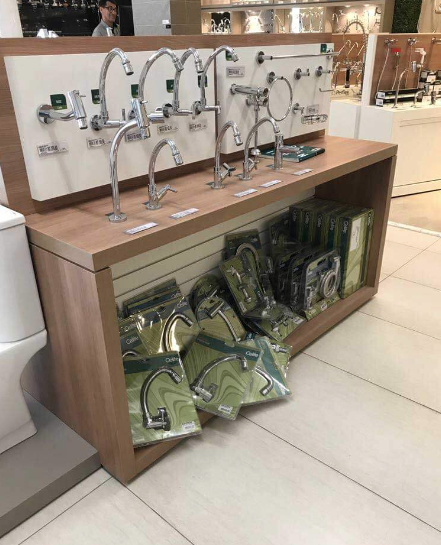 7 benefícios do expositor de metais para o ponto de venda moderno
